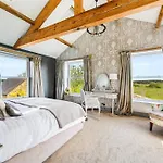 Meagill Farmhouse-hot Tub Country * Otley