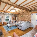 Meagill Farmhouse-hot Tub Country