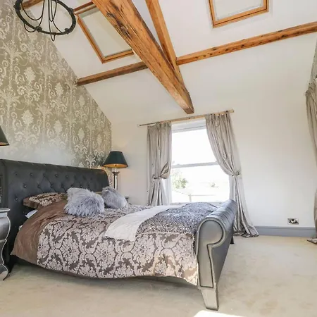 Ferienhaus Meagill Farmhouse-hot Tub Country