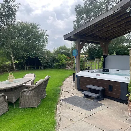 Meagill Farmhouse-hot Tub Country *