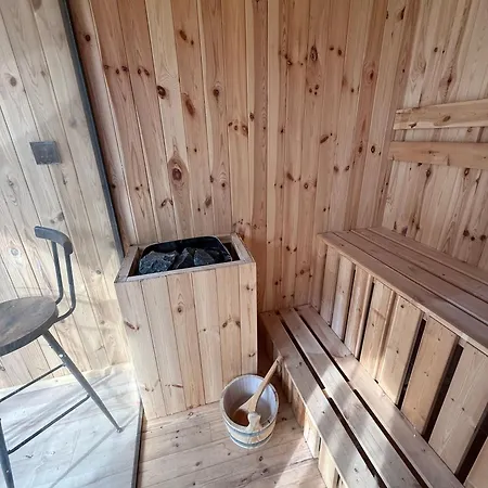 Meagill Farmhouse-hot Tub Country Feriehus *