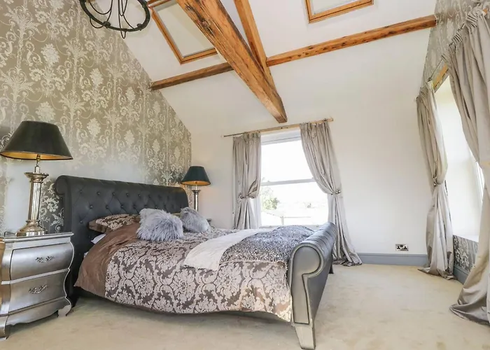 Semesterbostad Meagill Farmhouse-hot Tub Country