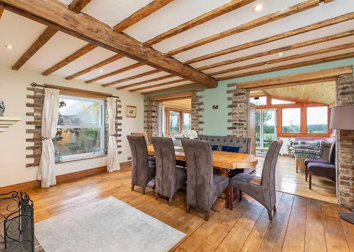 Semesterbostad Meagill Farmhouse-hot Tub Country