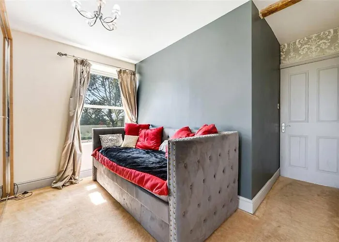 Semesterbostad Meagill Farmhouse-hot Tub Country