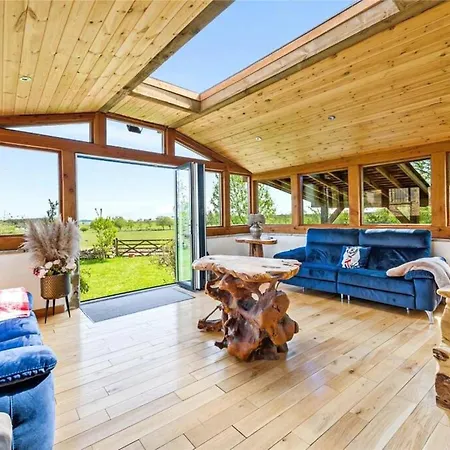 Semesterbostad Meagill Farmhouse-hot Tub Country
